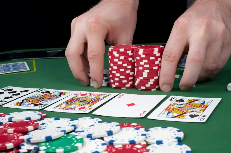 Vòng River là vòng có liên kết mạnh trong Poker Texas Holdem